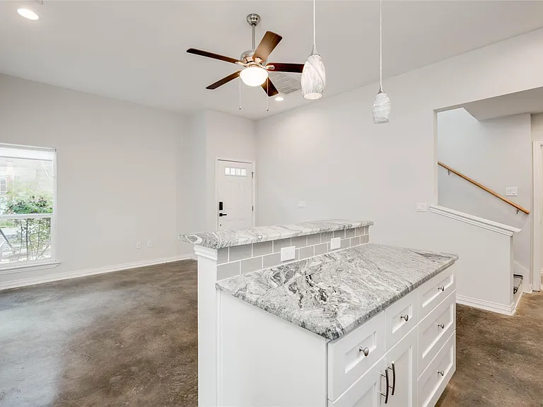 811 Gunter St #B — Photo 10