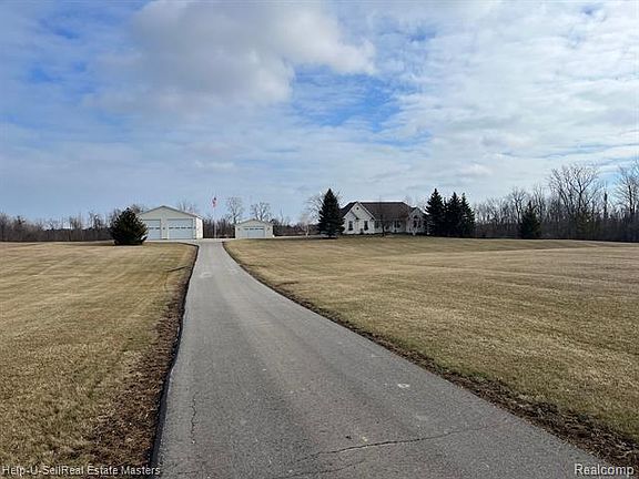 3rd image of 280 N Goetze Rd