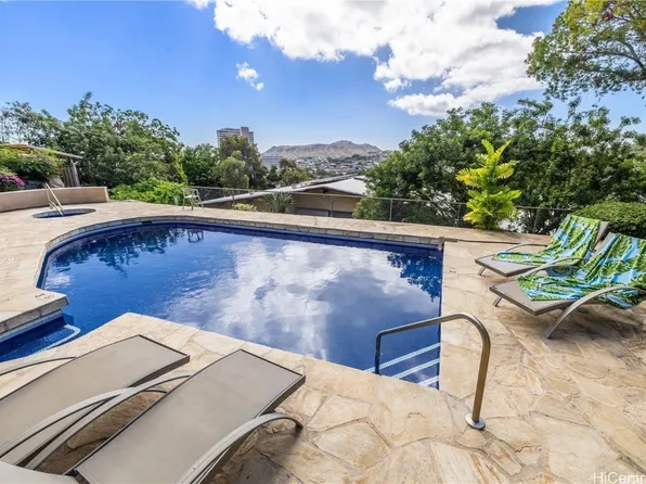1437 Hoakoa Pl #10, Honolulu, HI 96821