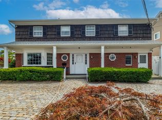 3843 Sally Ln, Oceanside, NY 11572