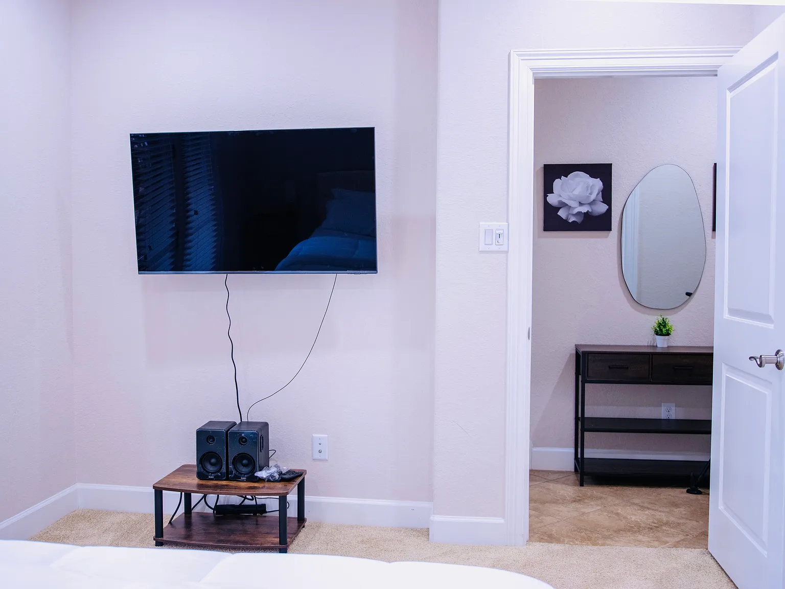 3 bed, 2.5 bath, 2131 sqft, $3,250 — Photo 4