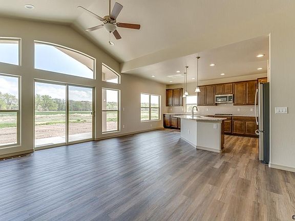 4th image of 126 Rocchio Dr