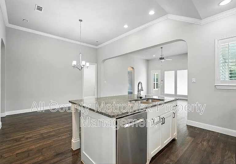9002 Habersham Dr — Photo 13