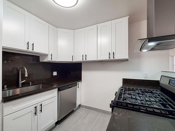 4th image of 320 W Lomita Ave #12