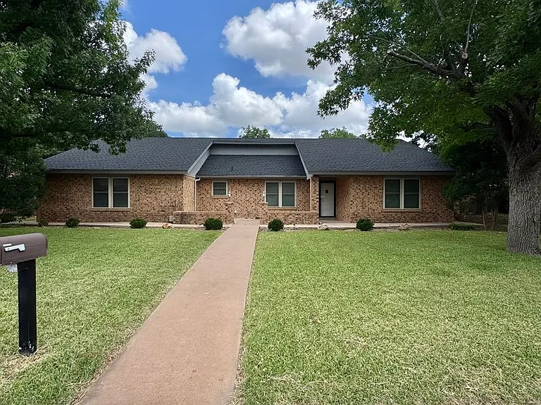 3330 Briargrove Ln — Photo 2