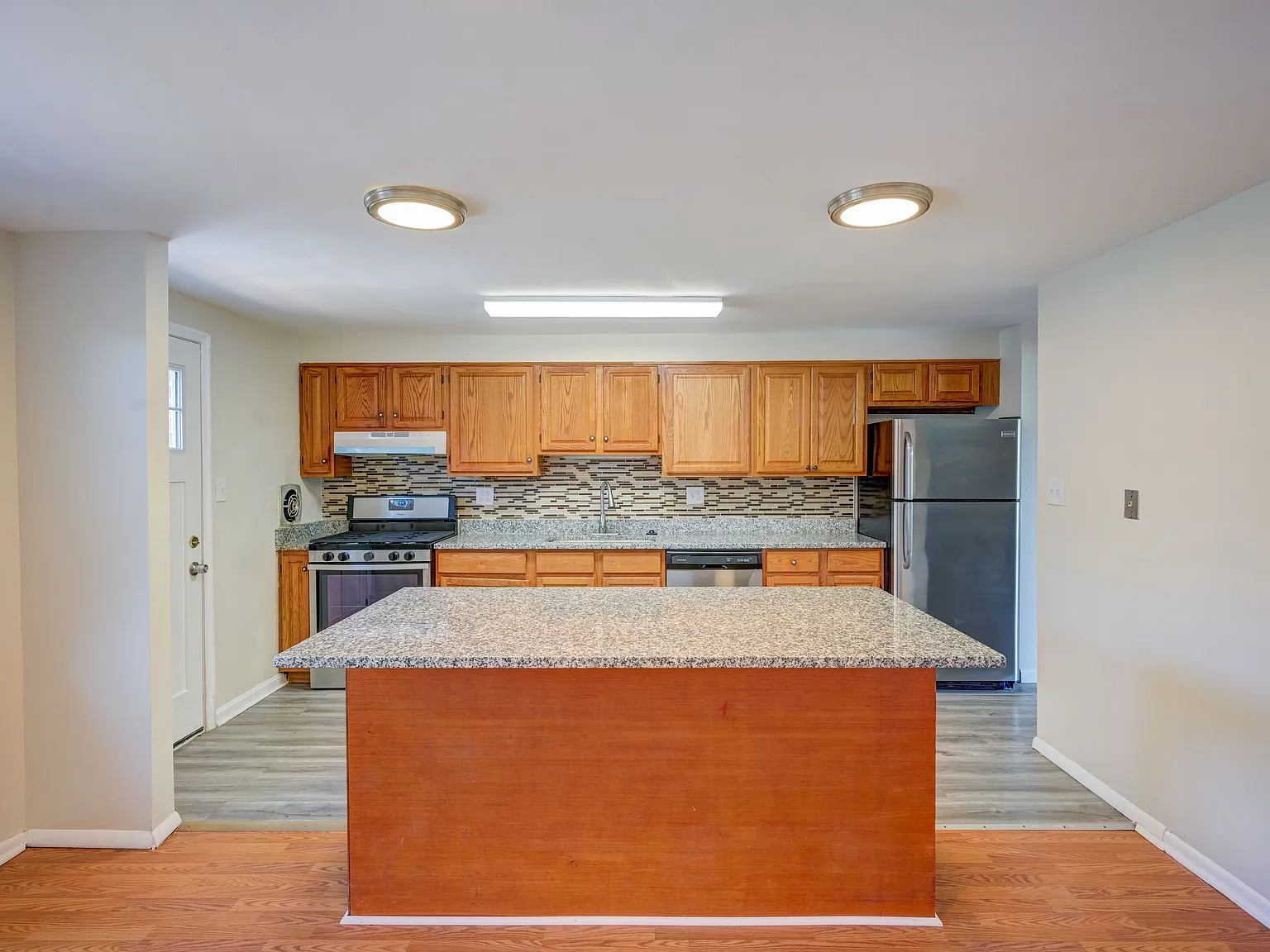 3 bed, 1.5 bath, 1408 sqft, $2,400 — Photo 3