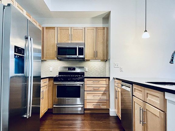 3rd image of 1501 Commonwealth Ave #102