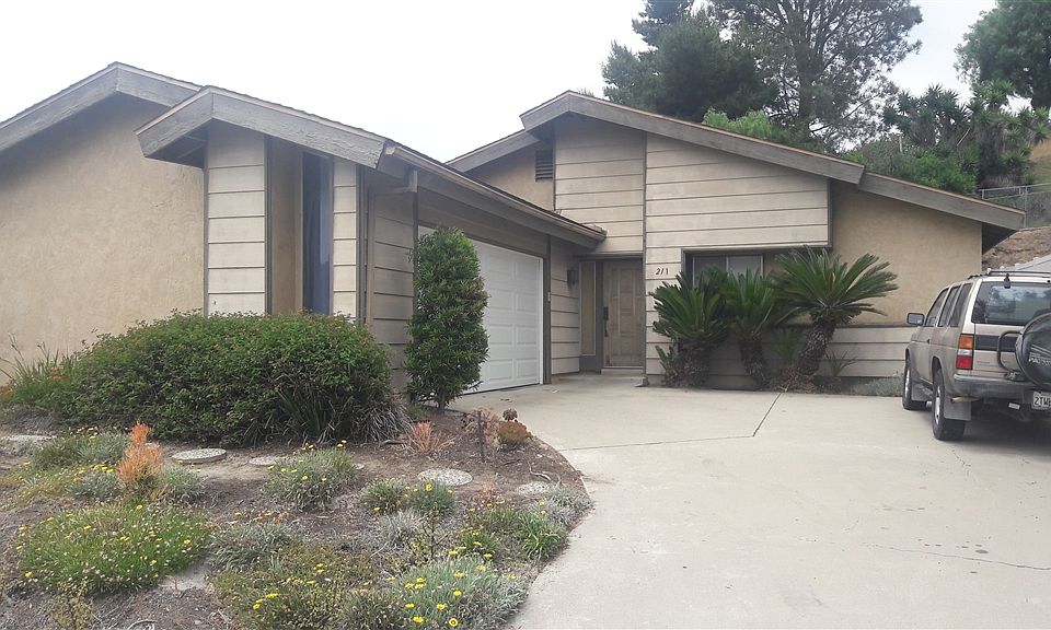 2nd image of 211 Camino Entrada