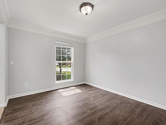 4th image of 2324 Summerwoods Dr