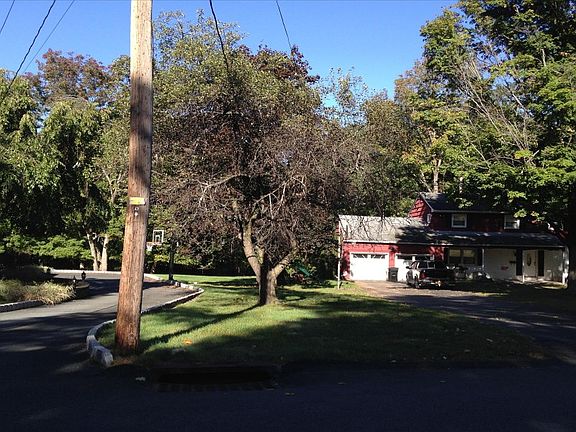 3rd image of 21 Hidden Valley Dr