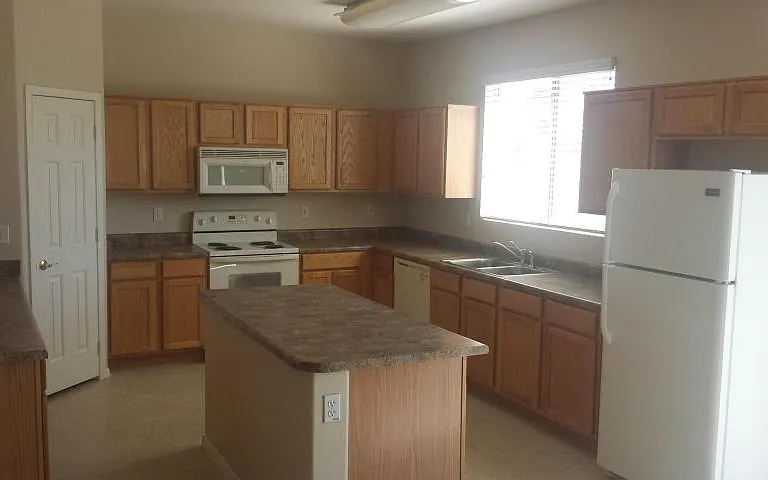 1109 E Estate Rd — Photo 3