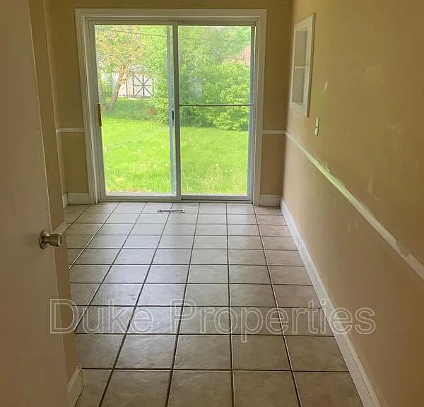 261 Morrow Dr — Photo 3