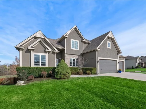 17901 Grey Hawke Rdg, Smithville, MO 64089