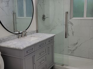 113 Quail Rd, Highland Haven, TX 78654