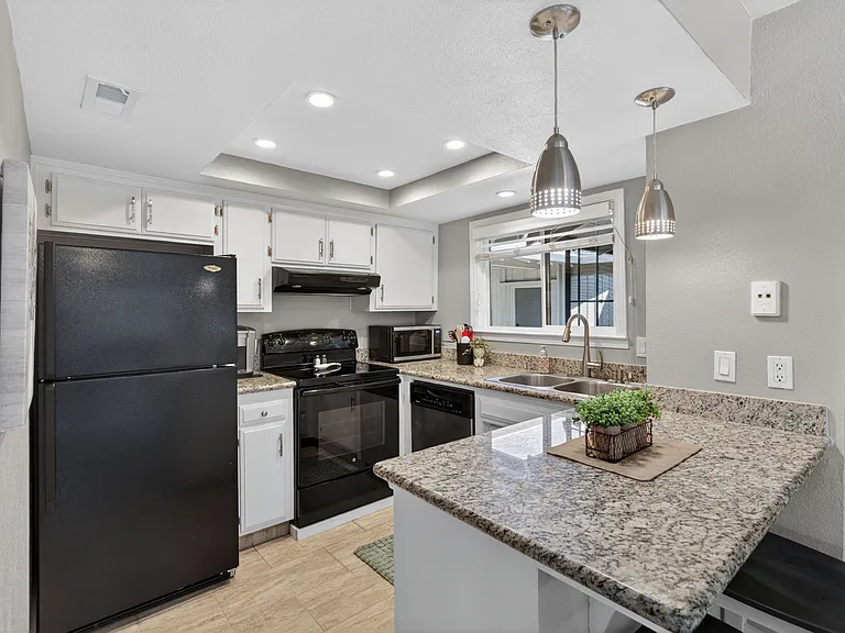N Morgan Pl — Photo 11