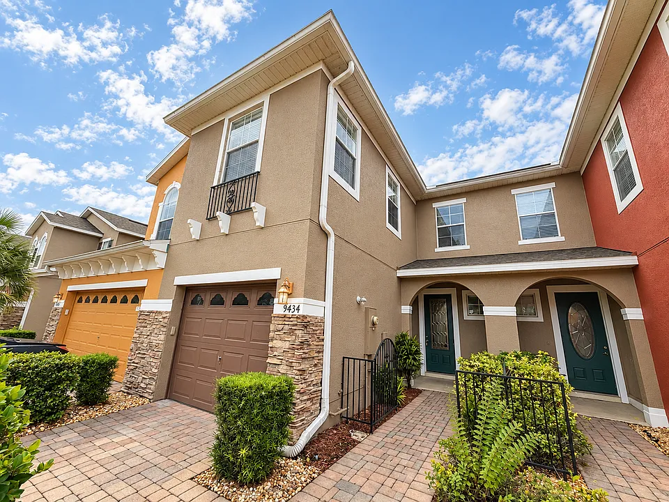 9434 Silver Buttonwood St