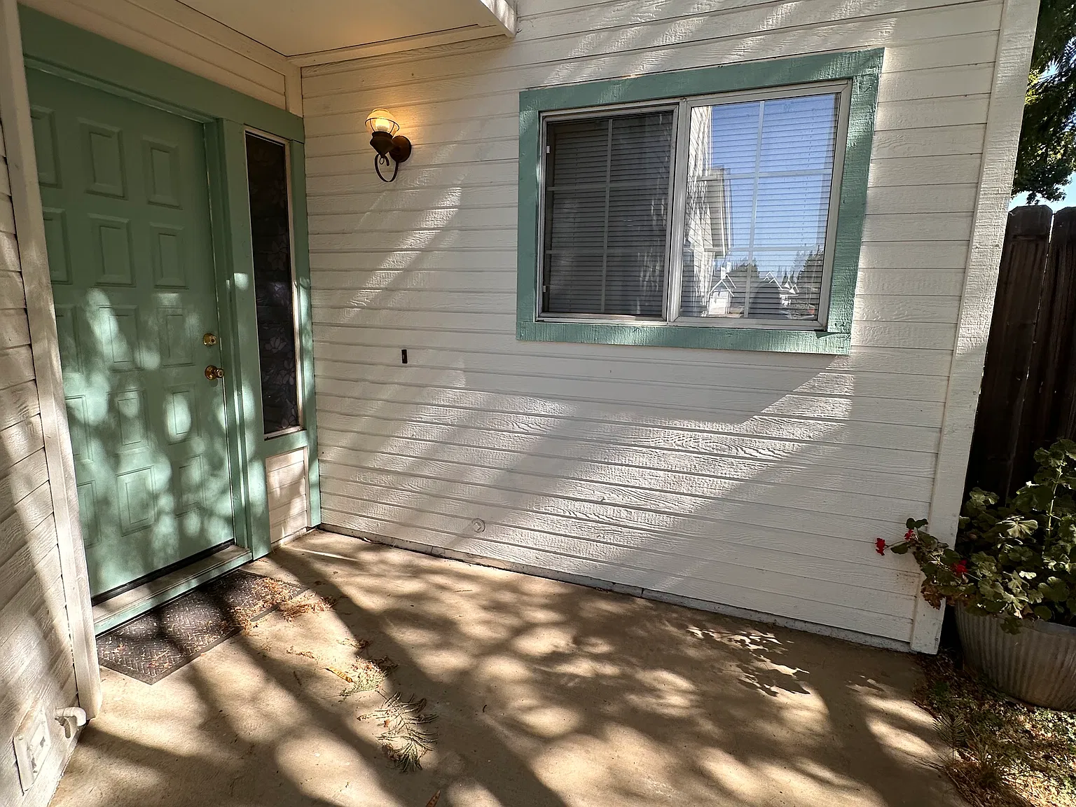 3 bed, 2.5 bath, 1268 sqft, $2,000 — Photo 2