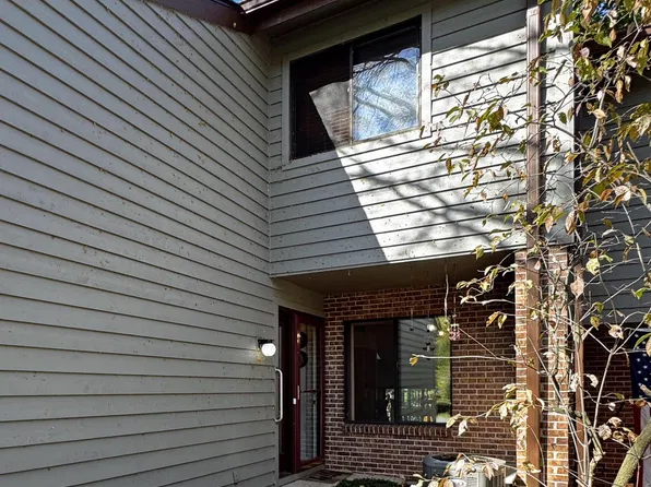 2935 Old Mill DRIVE, Racine, WI 53405