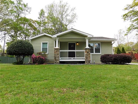 2nd image of 1029 Valley Dr SE