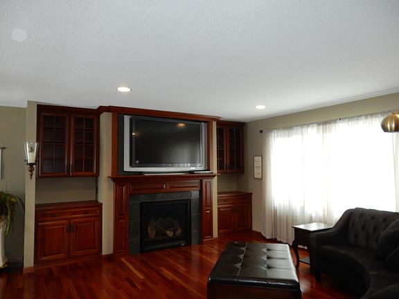 5th image of 3225 Royal Dr