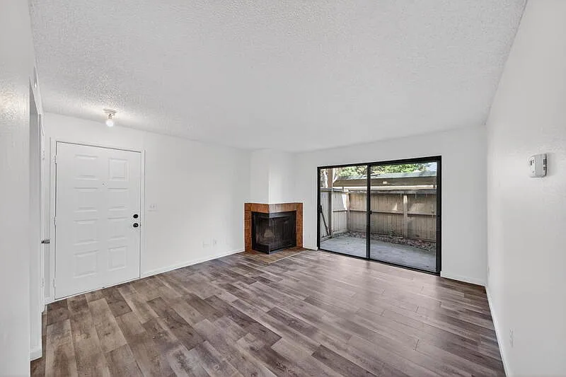 2 bed, 1.0 bath, 956 sqft, $1,895 — Photo 3