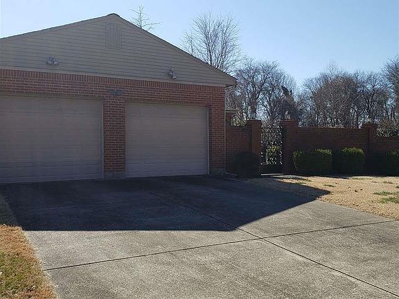 4th image of 10 Margaret Ct