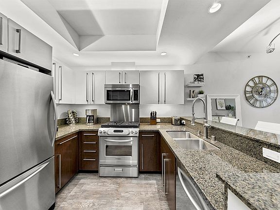 5th image of 350 11th Ave Unit 220