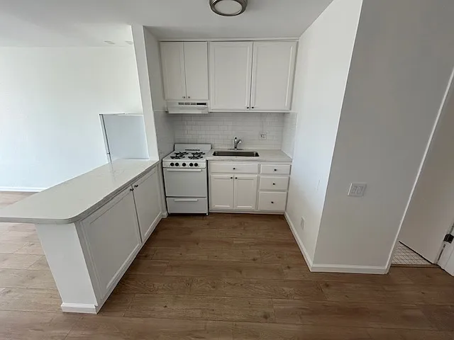 Beach House Apartments — Photo 19