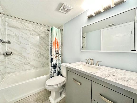 4th image of 251 Palm Cir W #300