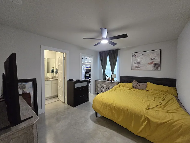 1051 Lexington Dr — Photo 15