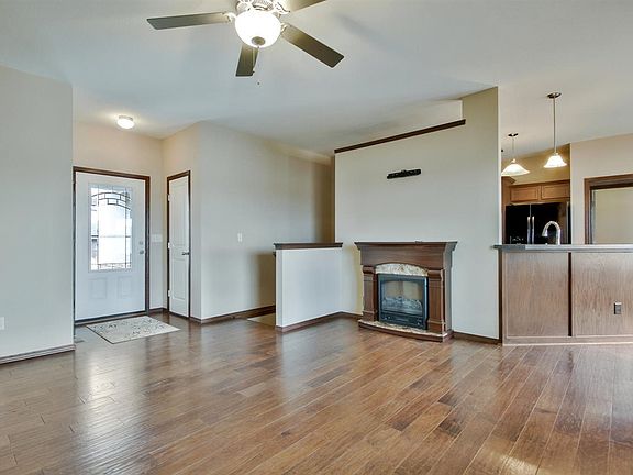 5th image of 1913 E Aster St