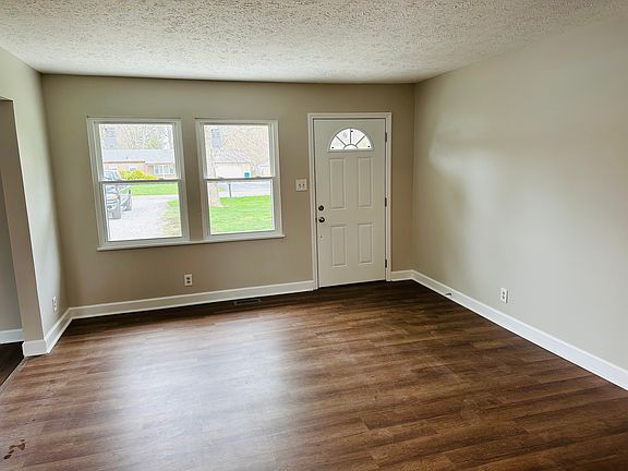 3rd image of 1917 Mayfair Dr