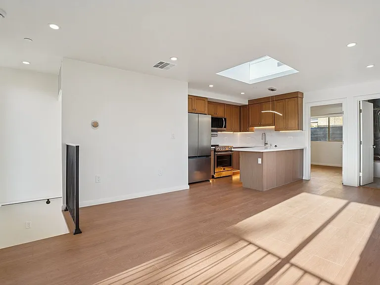 6162 Oak Crest Way — Photo 4