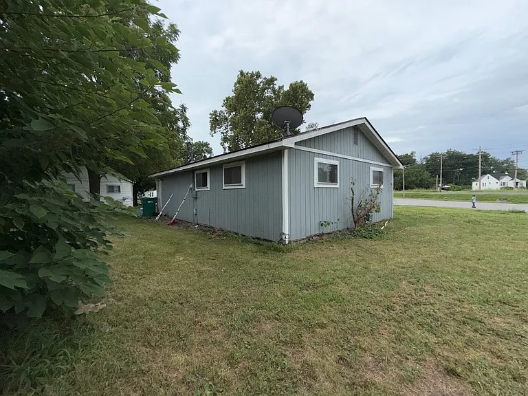 1060 Water St — Photo 2