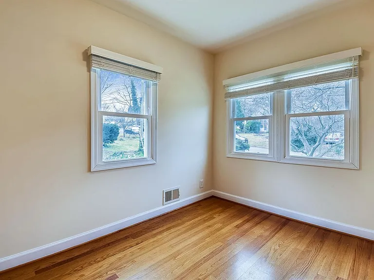 210 E Hamilton Ave — Photo 33