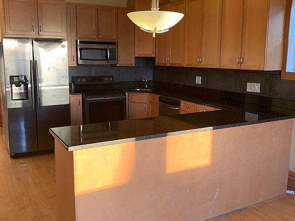 2nd image of 1932 Clarence Ave #2