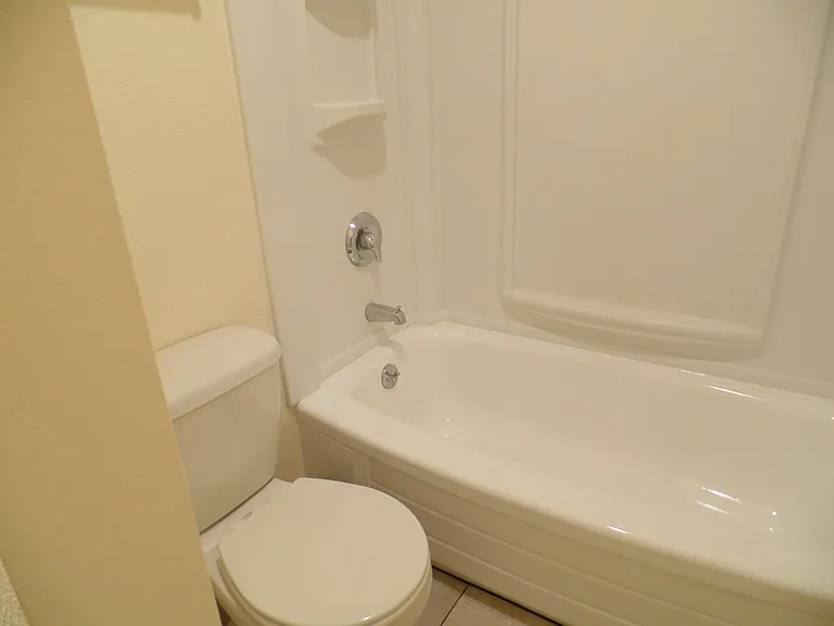 17 NE 5th St #4 — Photo 4