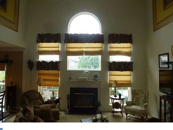 5th image of 307 Helen Dr