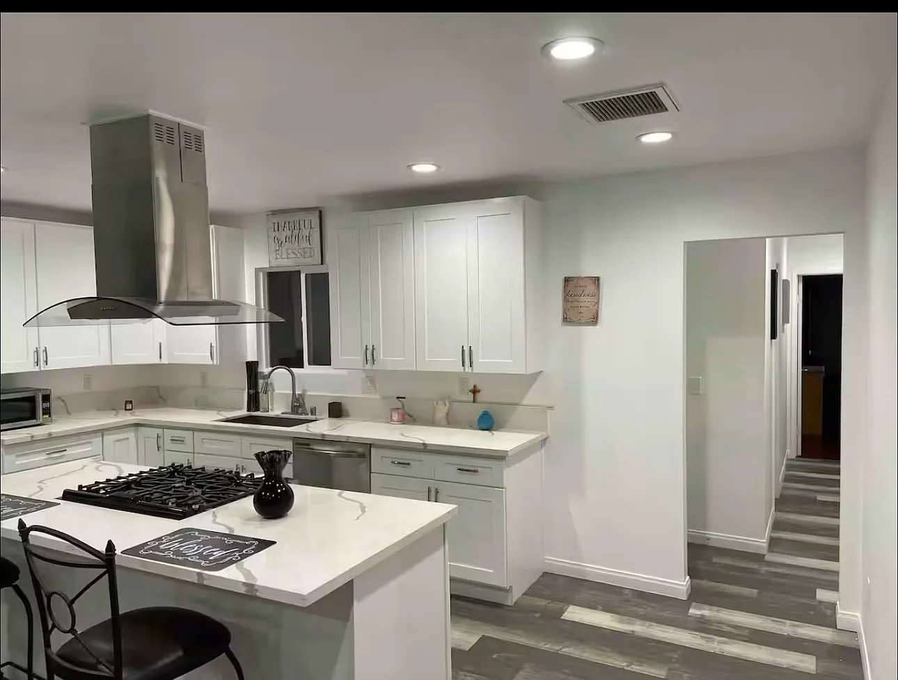 4 bed, 1386 sqft, $9,300 — Photo 1