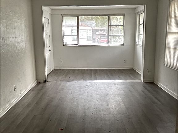 3rd image of 2052 W 16th St