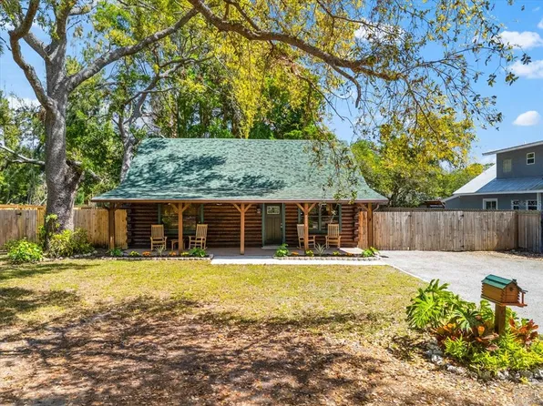 6811 6th St W, Bradenton, FL 34207