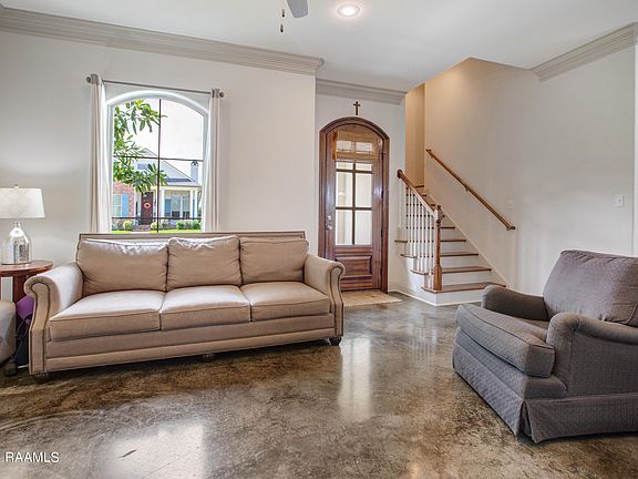 4th image of 502 N Montauban Dr