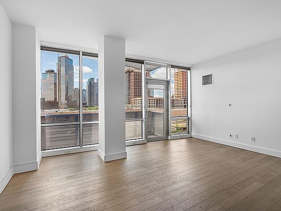 3rd image of 5-19 Borden Ave #3F