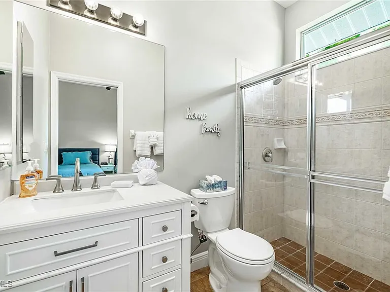 2601 SW 39th Ter — Photo 16