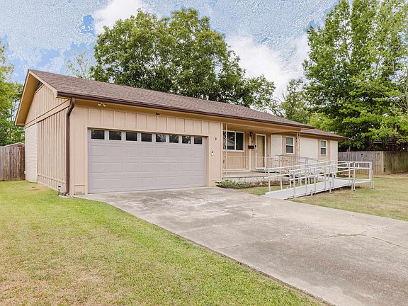 3rd image of 9 Brookhaven Dr