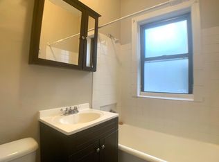 916 W Diversey Pkwy #201, Chicago, IL 60657
