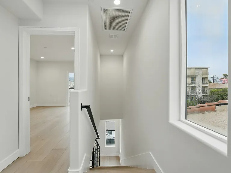 8234 Blackburn Ave #1/2 — Photo 16