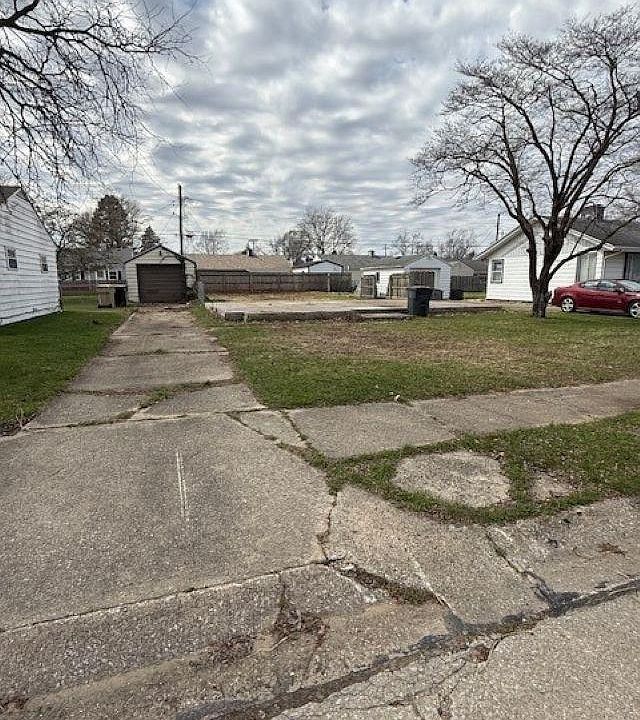 1st image of 3621 Whitcomb Ave