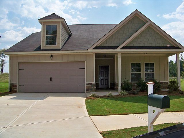 1st image of 823 Erika Ln