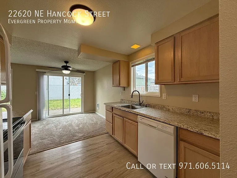 22620 NE Hancock St — Photo 12